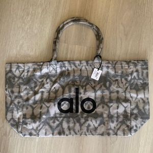 BRAND NEW NEVER USED ALO YOGA TOTE